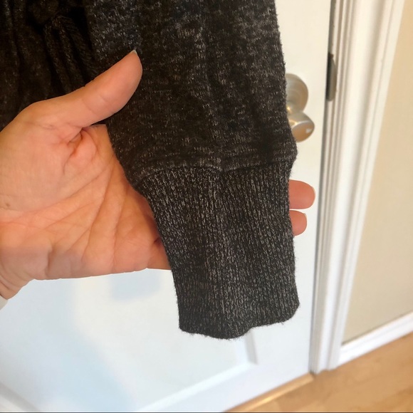 Treasure & Bond Super Soft Cinched Top - Picture 7 of 7